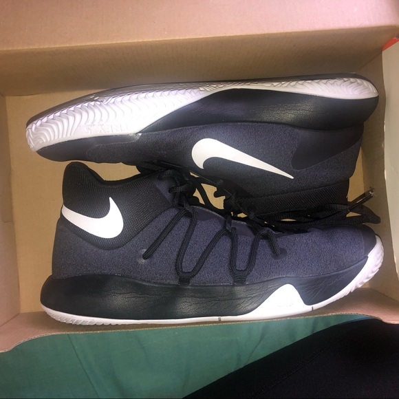KD TREY 5 V (GS) 🏀 - Picture 1 of 5